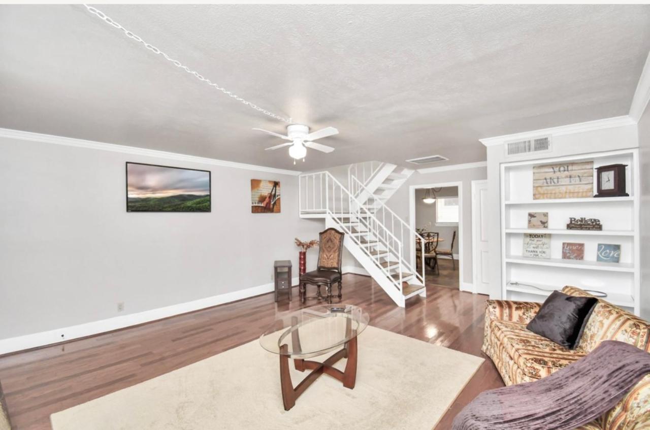 Stunning Private Room In Town Home Houston Buitenkant foto