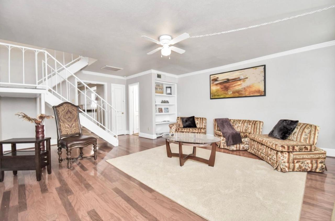 Stunning Private Room In Town Home Houston Buitenkant foto
