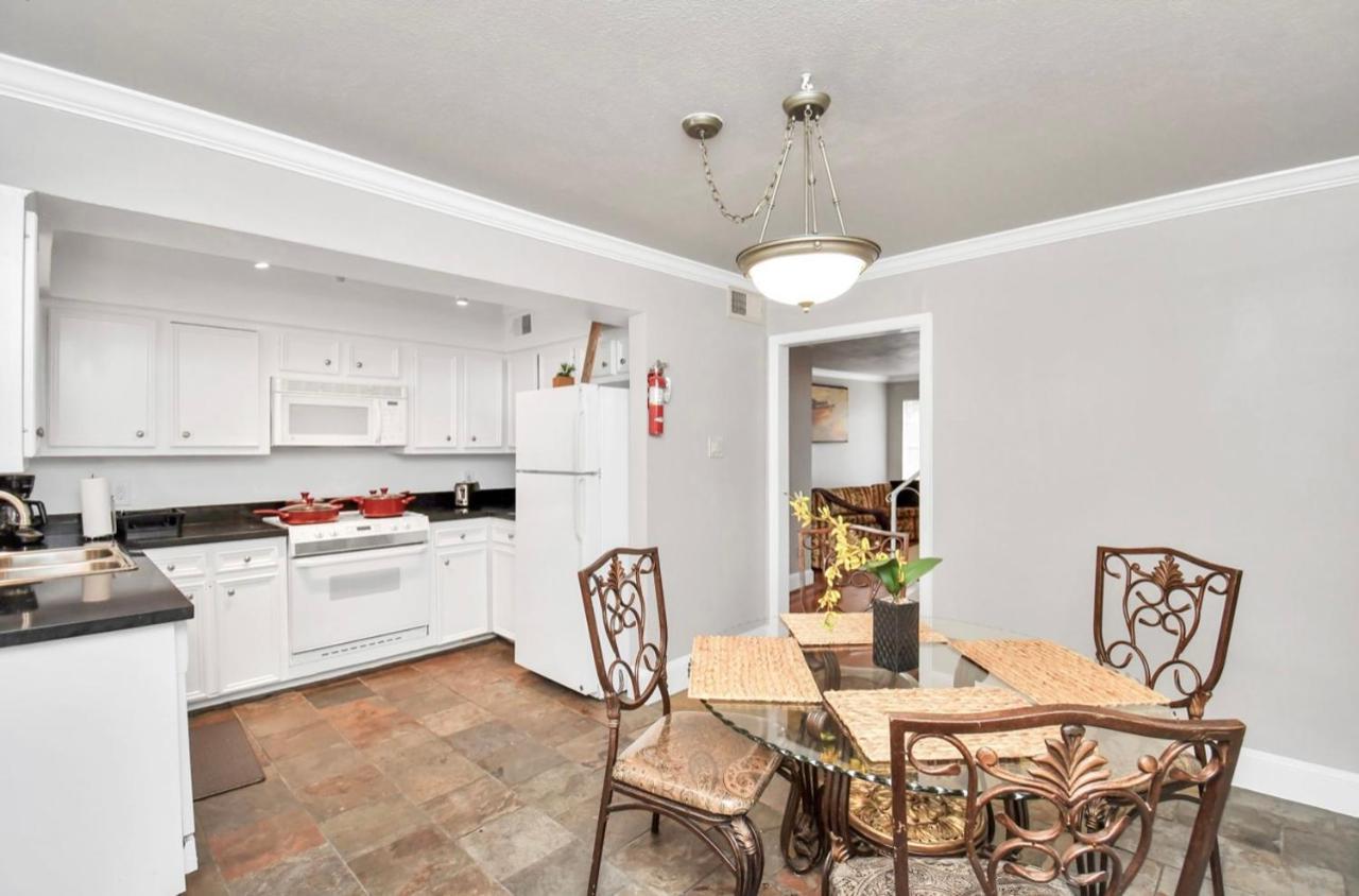 Stunning Private Room In Town Home Houston Buitenkant foto